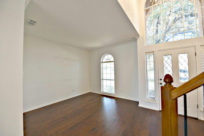 8531 Delavan Ave — photo 4