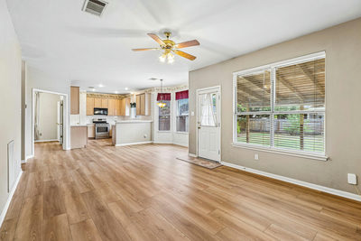 409 Keenland Dr — photo 4