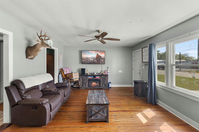 1023 E Houston St — photo 5