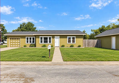1023 E Houston St — photo 2