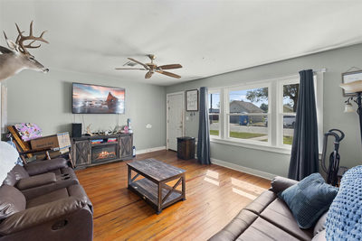 1023 E Houston St — photo 4