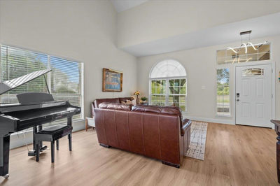 903 Meadow Creek Dr — photo 4