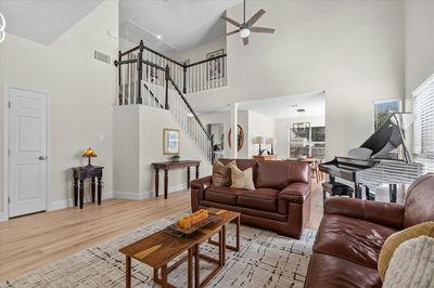 903 Meadow Creek Dr — photo 3