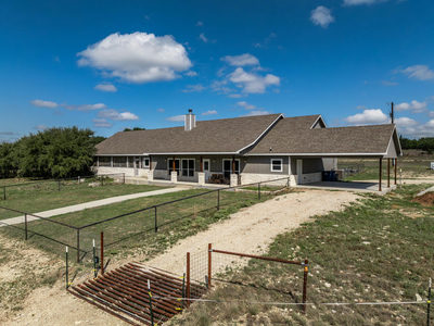 15103 Ranch Road 101 — photo 4