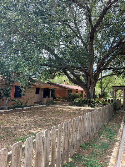 220 Parkview Dr — photo 3