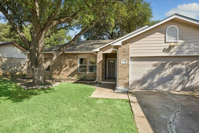 1504 Wroxton Way — photo 2