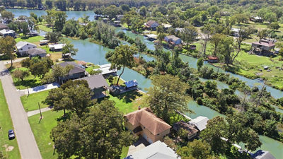 124 Lakeside Dr — photo 3