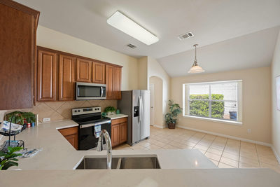 429 Falcon Ln — photo 2
