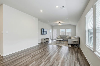 128 Outlaw Dr — photo 4
