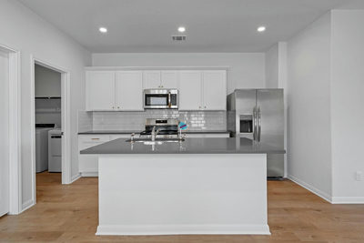 532 The Duke Dr — photo 3