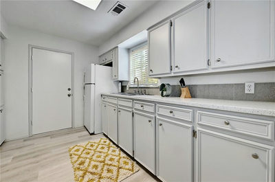 2107 Chicon St — photo 5
