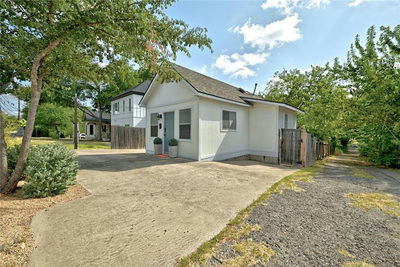 2107 Chicon St — photo 2