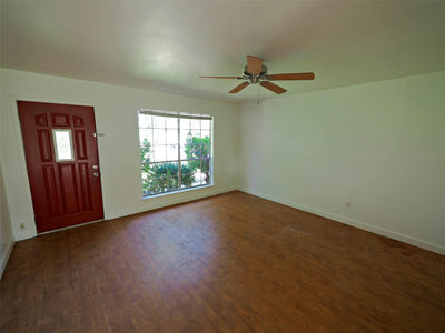 1503 Meadows Dr — photo 2