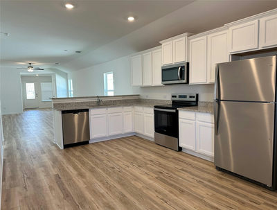 120 Morrison Dr — photo 3