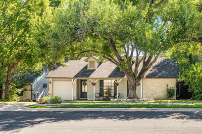 8611 United Kingdom Dr — photo 2