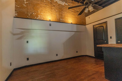 108 E Clark St — photo 2