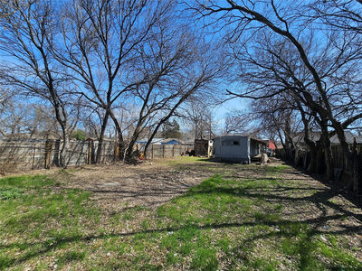 516 Montopolis Dr — photo 3