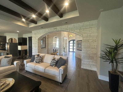 200 Creek Crossing Dr — photo 2
