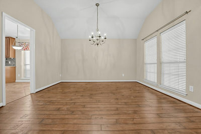 747 Westbury Ln — photo 4