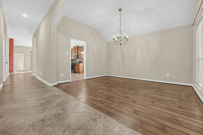 747 Westbury Ln — photo 3