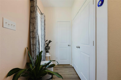 504 N Thunderstorm Ave — photo 4