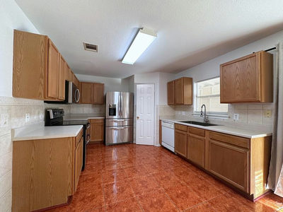 2205 Kaiser Dr — photo 3