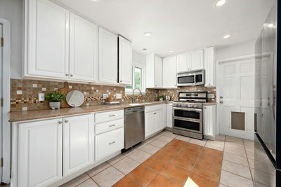 1100 Huntridge Dr — photo 4
