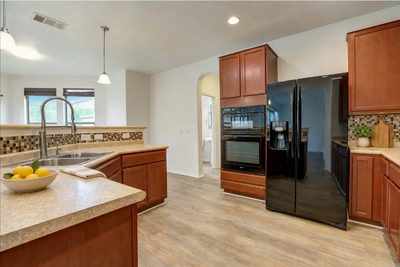 610 Gina Dr — photo 3