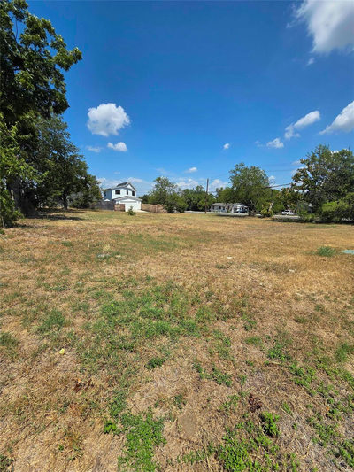 302 Blanco St — photo 3