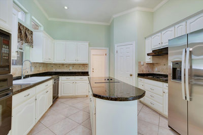 2114 Live Oak Cir — photo 3