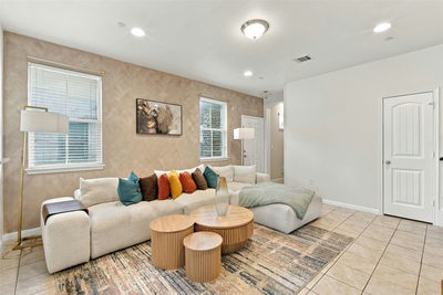 2880 Donnell Dr #304 — photo 2