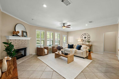 409 Shadywood Ln — photo 3