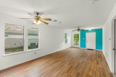 806 Cactus Bend Dr — photo 2