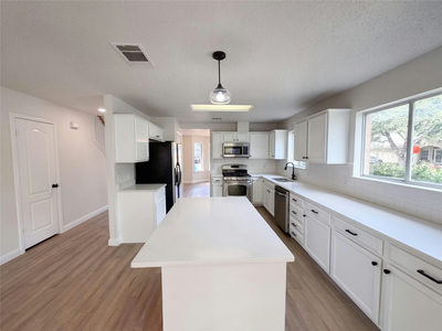 16205 Glorious Ln — photo 2