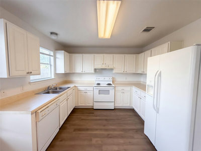 230 Phillips St — photo 2