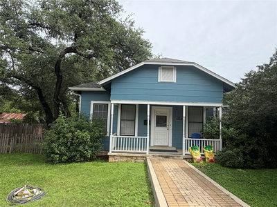 209 W Bagdad Ave — photo 2