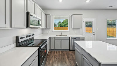 401 Hector Loop — photo 4