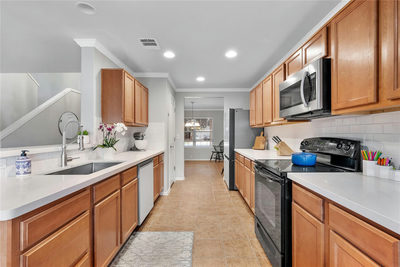 517 Lark St — photo 2
