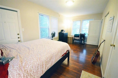 907 E 38th St #B — photo 3