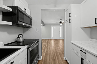 1221 W Hopkins St #3 — photo 4