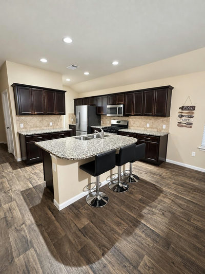 15017 Custis Ln — photo 4
