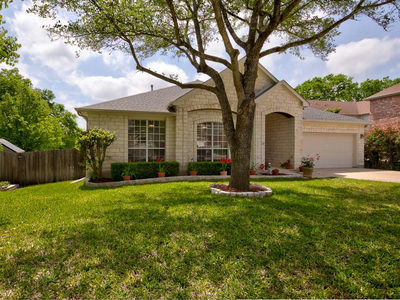 301 Ambrose Dr — photo 2
