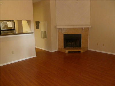 2901 San Jacinto Blvd #206 — photo 2