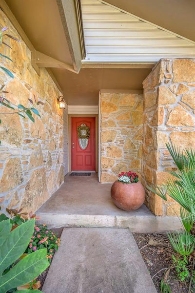 602 Stoney Brk — photo 3