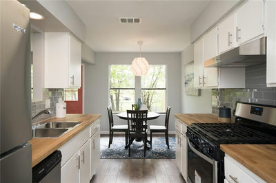 413 Parkhill Cv — photo 2