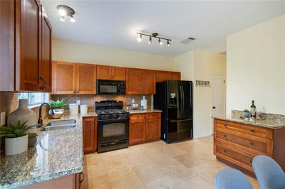 1112 Oaklands Dr — photo 4