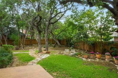 1112 Oaklands Dr — photo 2