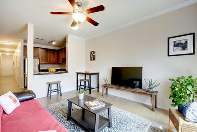 910 W 25th St #409 — photo 4