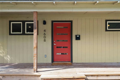 4608 Leslie Ave — photo 3