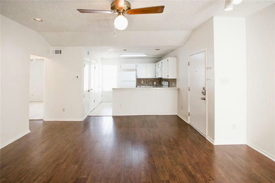 1221 W Hopkins St #11 — photo 4